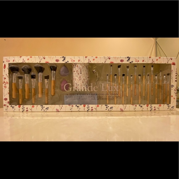 Makeup Brush Set Grande Lux 28 pieces essentials collection, perfect gift set - Picture 1 of 7